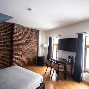 Standard Queen Room